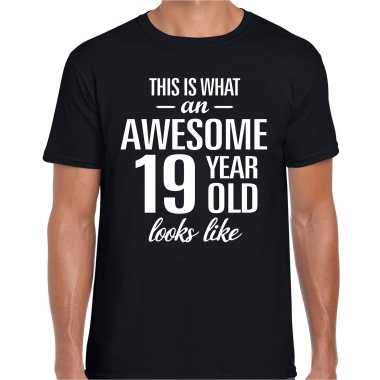 Awesome 19 year / 19 jaar cadeau t shirt zwart heren