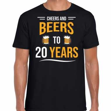 Cheers and beers 20 jaar verjaardag cadeau t shirt zwart heren
