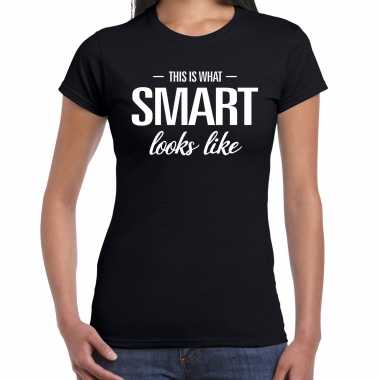 This is what smart looks like fun tekst t shirt zwart dames