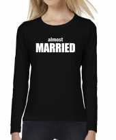 Almost married vrijgezellen feest tekst t-shirt long sleeve zwa