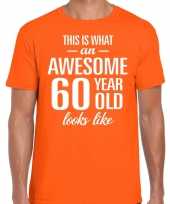 Awesome 60 year 60 jaar cadeau t-shirt oranje heren