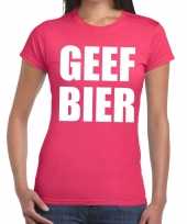 Geef bier tekst t-shirt roze dames