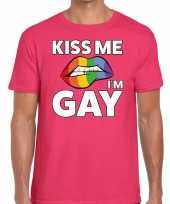 Kiss me i am gay t-shirt roze heren