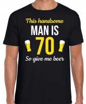 Verjaardag cadeau t-shirt 70 jaar this handsome man is 70 give beer zwart heren